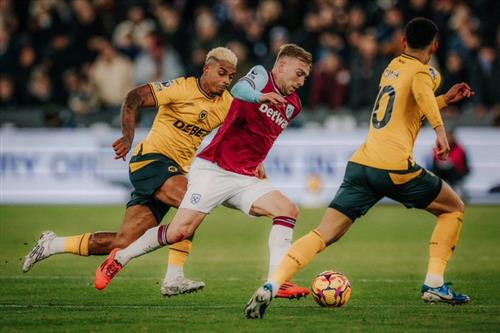 West Ham United đấu với Wolves