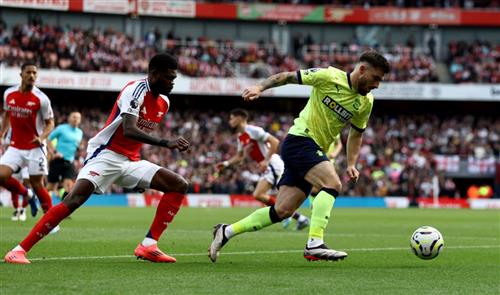 Arsenal đấu với Southampton