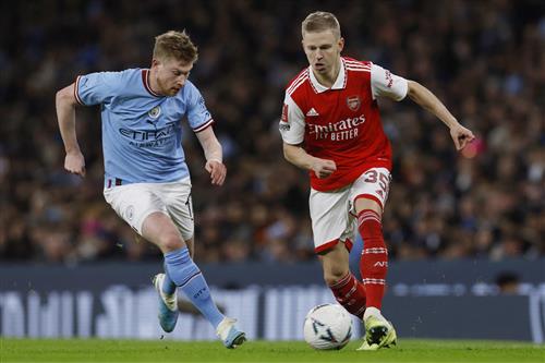 Manchester City đấu với Arsenal