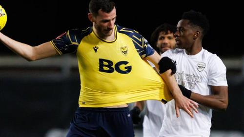 Oxford United đấu với Arsenal