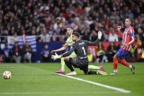 Atletico Madrid đấu với Barcelona