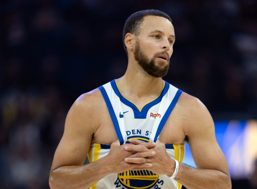 Curry và Butler cùng nhau ghi được 72 điểm, trong khi những người còn lại chỉ ghi được 53 điểm.
