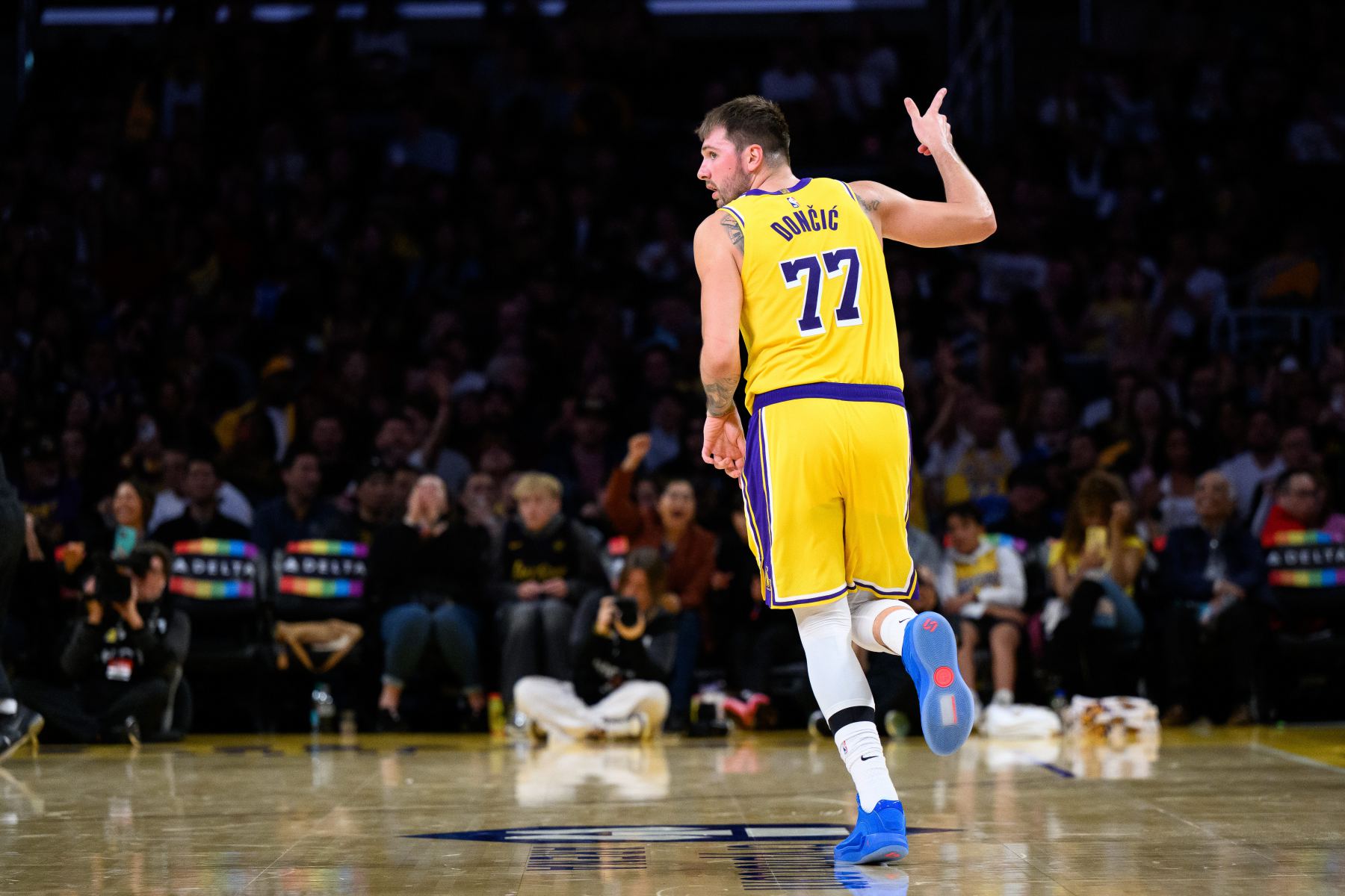 Gắn kỷ lục nhanh nhất của riêng mình! Doncic đạt 300+75+75 dữ liệu trong 9 trận đầu tiên