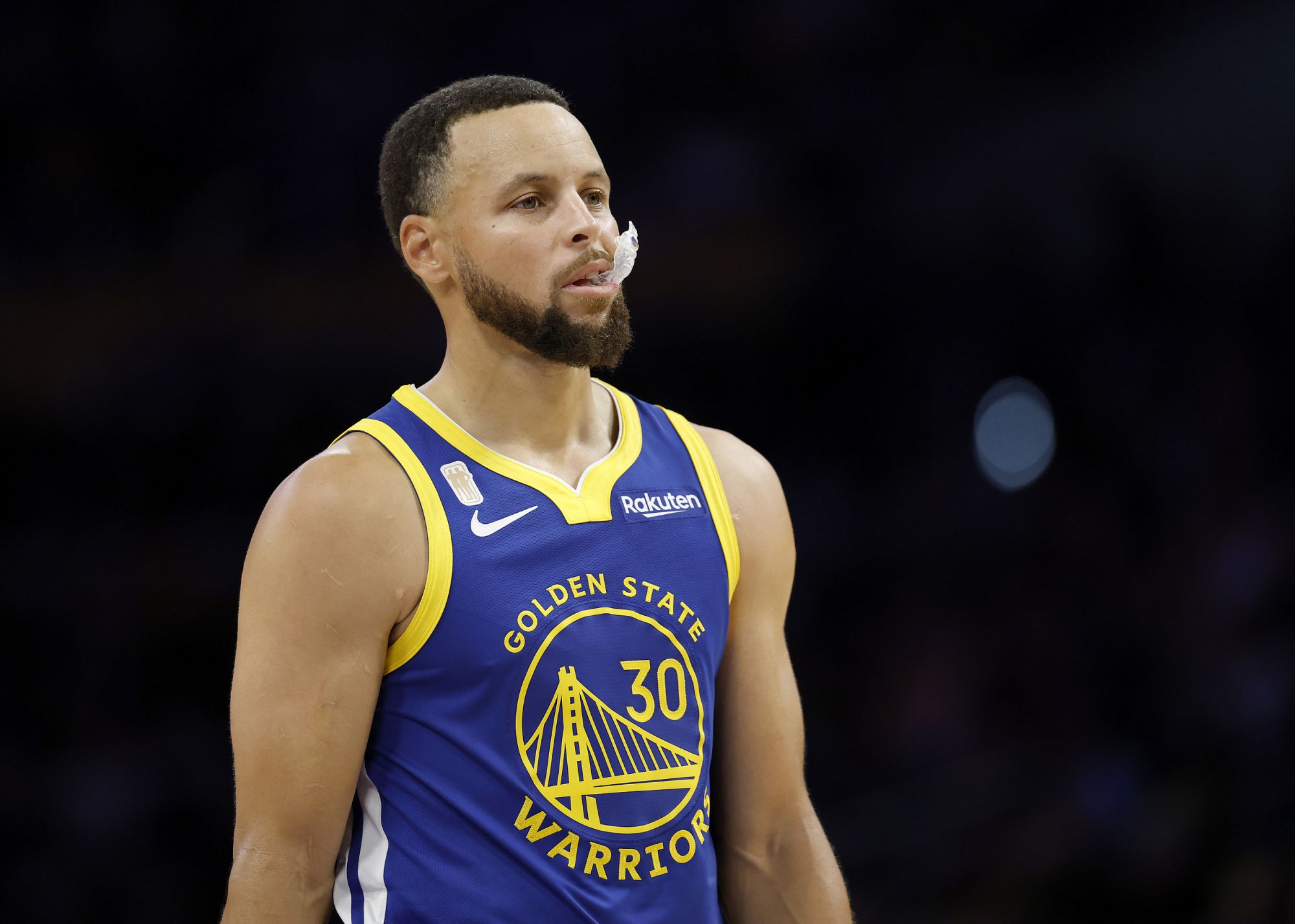 Theo đuổi ước mơ: Không có Curry, sẽ không ai mặc Under Armour. Anh ấy có thể thành công hơn Jordan nếu ở lại với Nike.